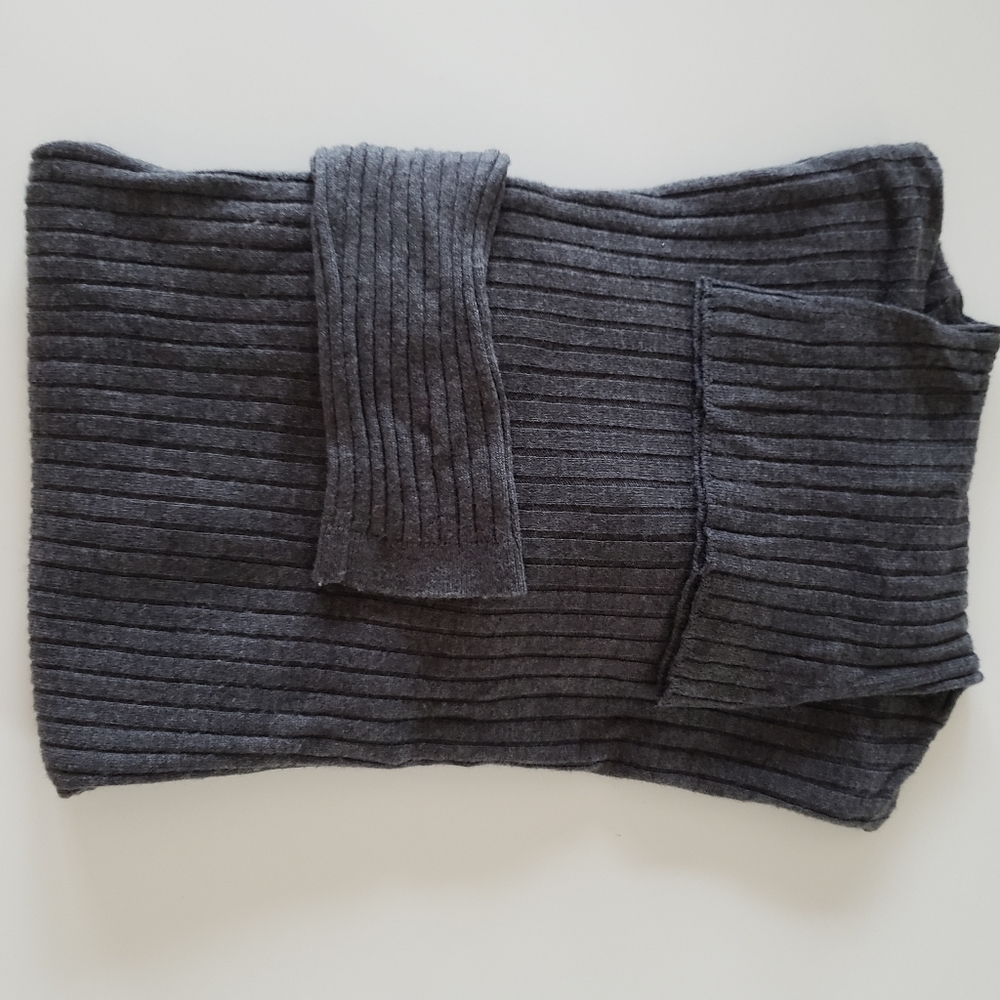~VINCE Turtleneck Sweater ~ - Picture 3 of 6